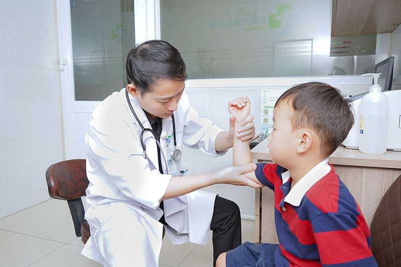 thăm khám và điều trị