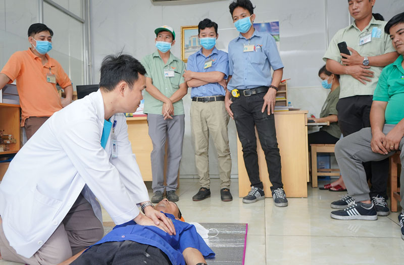 huấn luyện sơ cấp cứu ban đầu tại công ty BS. Chinh